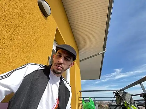 Snapshot of Rebeu313 chatting on 03/02/25, 01:49 Rebeu313 online show from 03/02/25, 01:49