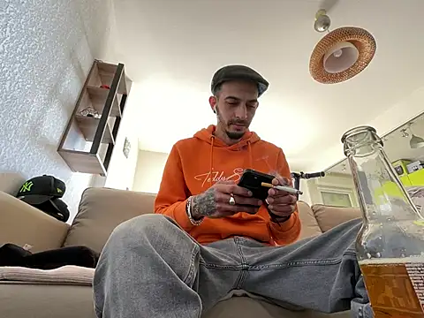 Snapshot of Rebeu313 chatting on 03/19/25, 02:13 Rebeu313 online show from 03/19/25, 02:13