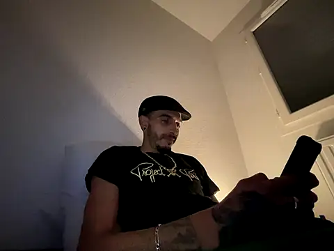 Snapshot of Rebeu313 chatting on 10/01/25, 03:45 Rebeu313 online show from 10/01/25, 03:45