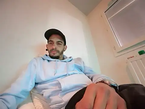 Snapshot of Rebeu313 chatting on 10/19/25, 11:11 Rebeu313 online show from 10/19/25, 11:11