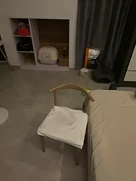 Snapshot of AwakeSubtitle chatting on 10/17/25, 04:09 AwakeSubtitle online show from 10/17/25, 04:09