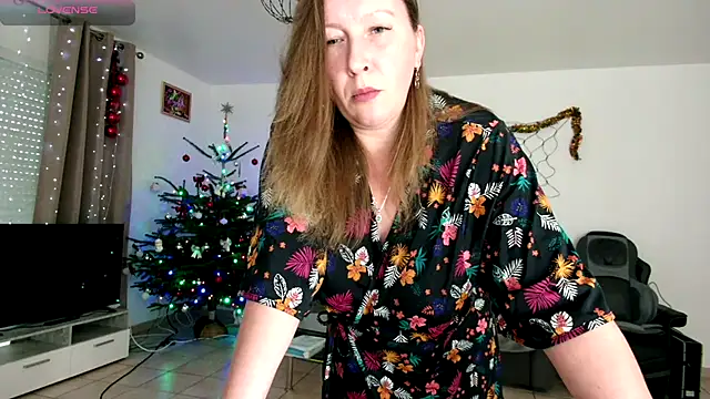 Snapshot of YOUR_ELENA chatting on 12/19/24, 11:29 YOUR ELENA online show from 12/19/24, 11:29