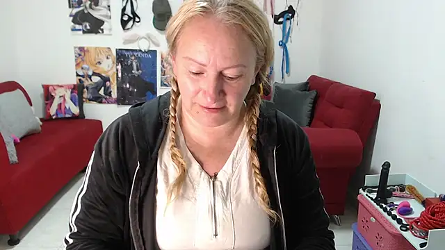 Snapshot of emperabigbootybigass chatting on 10/21/25, 12:17 emperabigbootybigass online show from 10/21/25, 12:17