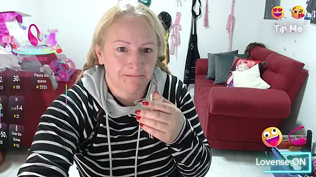 Snapshot of emperabigbootybigass chatting on 11/27/25, 12:18 emperabigbootybigass online show from 11/27/25, 12:18