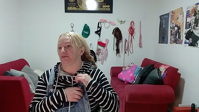 Snapshot of emperabigbootybigass chatting on 01/09/26, 12:19 emperabigbootybigass online show from 01/09/26, 12:19