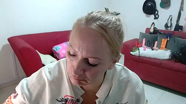 Snapshot of emperabigbootybigass chatting on 02/18/26, 12:23 emperabigbootybigass online show from 02/18/26, 12:23