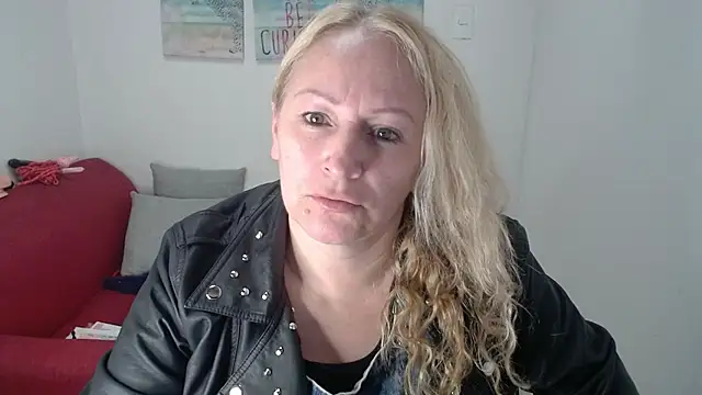 emperabigbootybigass online show from 04/20/26, 01:03