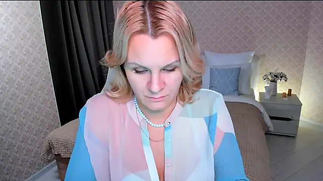 Louisa Bay online show from 12/13/24, 02:38