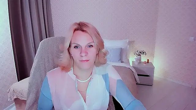 Louisa Bay online show from 12/14/24, 10:45