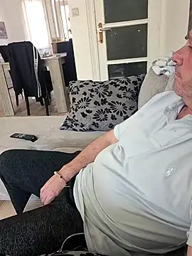 KnownObligation1 online show from 04/08/26, 01:22