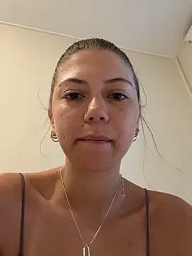 Snapshot of emilycoco chatting on 06/14/26, 08:33 emilycoco online show from 06/14/26, 08:33