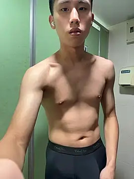 Snapshot of Benson18y chatting on 11/14/25, 06:28 Benson18y online show from 11/14/25, 06:28