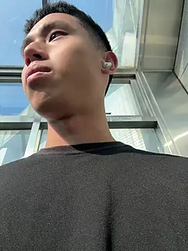 Snapshot of Benson18y chatting on 01/09/26, 06:27 Benson18y online show from 01/09/26, 06:27