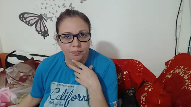 Snapshot of LadyHellene chatting on 02/13/25, 06:05 LadyHellene online show from 02/13/25, 06:05