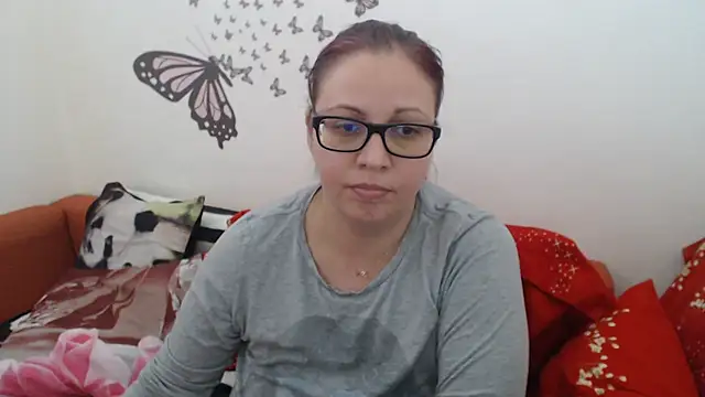 Snapshot of LadyHellene chatting on 02/16/25, 01:27 LadyHellene online show from 02/16/25, 01:27