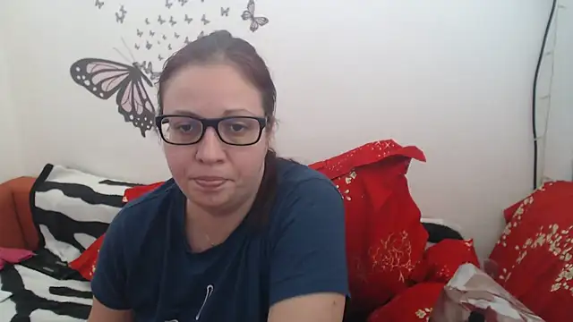 Snapshot of LadyHellene chatting on 02/25/25, 01:39 LadyHellene online show from 02/25/25, 01:39