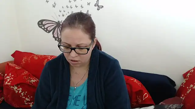 Snapshot of LadyHellene chatting on 03/04/25, 06:04 LadyHellene online show from 03/04/25, 06:04