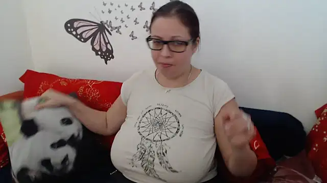 Snapshot of LadyHellene chatting on 03/06/25, 10:20 LadyHellene online show from 03/06/25, 10:20