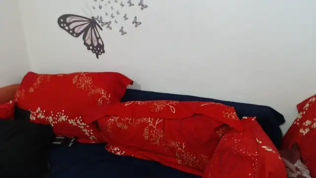 Snapshot of LadyHellene chatting on 03/11/25, 06:32 LadyHellene online show from 03/11/25, 06:32