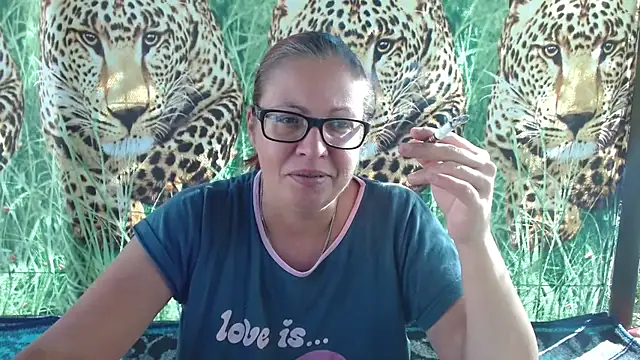 Snapshot of LadyHellene chatting on 09/19/25, 06:59 LadyHellene online show from 09/19/25, 06:59