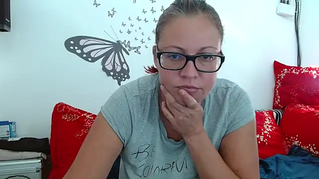 Snapshot of LadyHellene chatting on 09/21/25, 06:15 LadyHellene online show from 09/21/25, 06:15