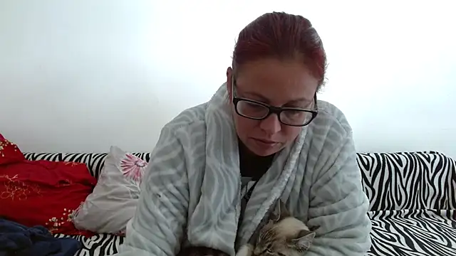 Snapshot of LadyHellene chatting on 09/28/25, 07:47 LadyHellene online show from 09/28/25, 07:47