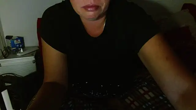 Snapshot of LadyHellene chatting on 09/30/25, 04:45 LadyHellene online show from 09/30/25, 04:45