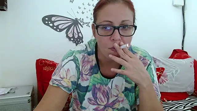 Snapshot of LadyHellene chatting on 10/08/25, 08:45 LadyHellene online show from 10/08/25, 08:45