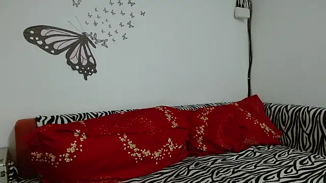 Snapshot of LadyHellene chatting on 10/15/25, 06:57 LadyHellene online show from 10/15/25, 06:57