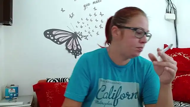 Snapshot of LadyHellene chatting on 10/18/25, 06:37 LadyHellene online show from 10/18/25, 06:37