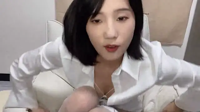 Snapshot of Arrebo1 chatting on 12/23/24, 03:44 Arrebo1 online show from 12/23/24, 03:44