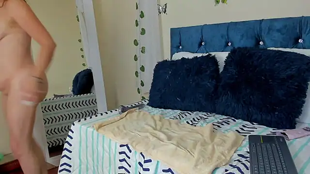 cristalwalker   online show from 03/21/25, 06:51