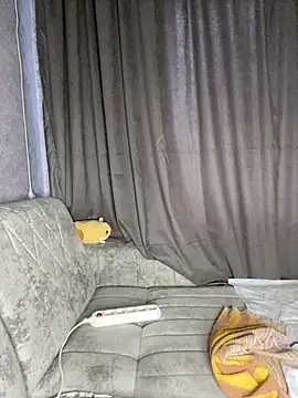 Lola Hale online show from 12/18/25, 06:30