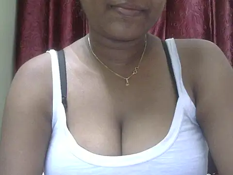 Snapshot of OLIVA009 chatting on 10/04/25, 12:14 OLIVA009 online show from 10/04/25, 12:14