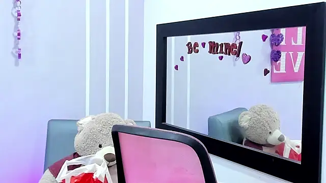 Snapshot of Andy_Gamboa chatting on 03/07/25, 11:40 Andy Gamboa online show from 03/07/25, 11:40