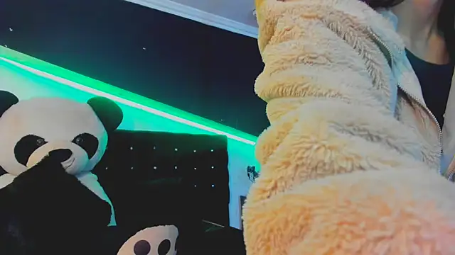 Coral Gibson online show from 03/21/25, 12:17