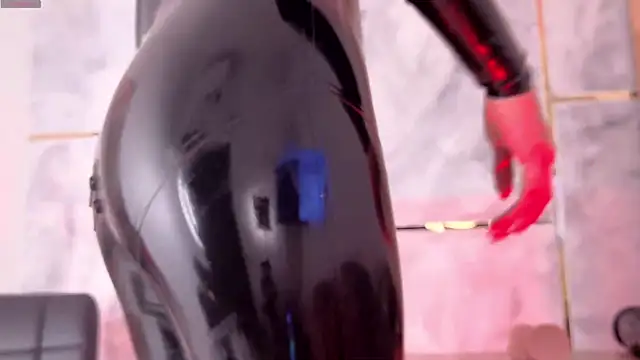 Ellaochoa online show from 02/05/26, 12:21