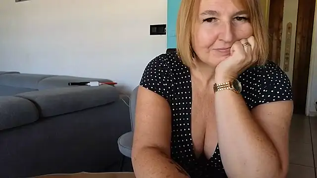 Snapshot of Sandcoq chatting on 07/14/26, 10:21 Sandcoq online show from 07/14/26, 10:21