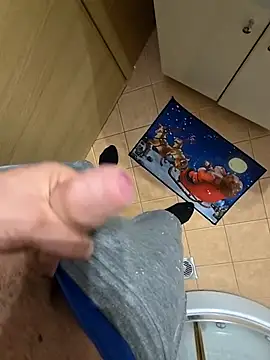 Snapshot of Alexxxmaster1312 chatting on 12/14/25, 08:35 Alexxxmaster1312 online show from 12/14/25, 08:35