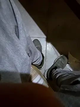 Snapshot of Alexxxmaster1312 chatting on 12/20/25, 11:34 Alexxxmaster1312 online show from 12/20/25, 11:34