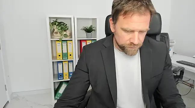 John-E-Dough online show from 12/17/24, 08:12