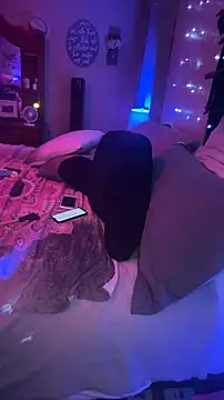 Snapshot of Dani_Dragon69 chatting on 12/15/24, 10:18 Dani Dragon69 online show from 12/15/24, 10:18