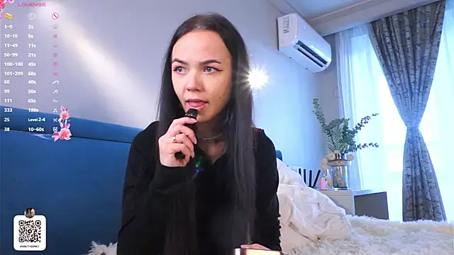 SynneFrary online show from 10/13/25, 06:02