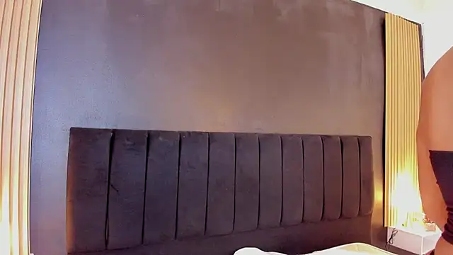 sweetsofia18 online show from 04/15/26, 11:16