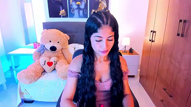 Snapshot of saralife chatting on 02/14/25, 11:31 saralife online show from 02/14/25, 11:31