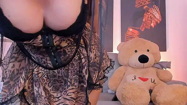 Snapshot of saralife chatting on 01/05/26, 05:27 saralife online show from 01/05/26, 05:27