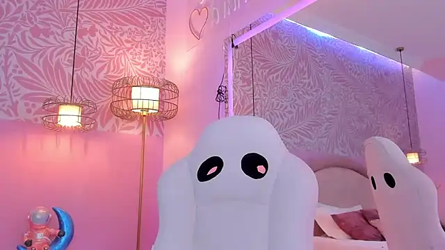 EmilyCollinss1 online show from 12/18/25, 06:30