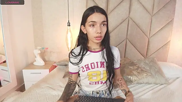 Mollymoon1 online show from 01/15/25, 03:43