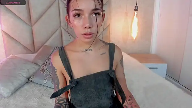 Mollymoon1 online show from 01/20/25, 08:07