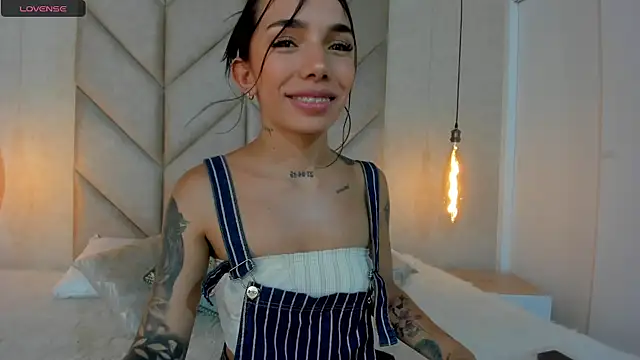 Mollymoon1 online show from 01/22/25, 09:32